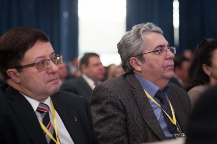 профессор Дробышев В.А. и профессор Абрамович С.Г. на пленарном заседании Конгресса
